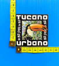 CALAMITA TUCANO URBANO IN MOTO