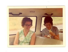 Donna in auto, vista interna -