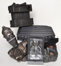 HOT TOYS ACTION FIGURE DIORAMA