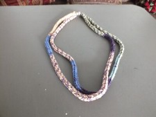 Collana sciarpa filato unica fatta a mano all'uncinetto ecrù viola oliva bl