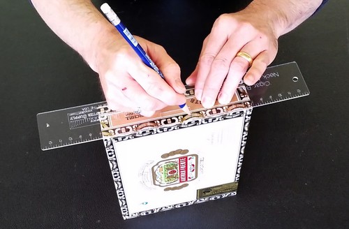 Cigar box guitar acrylic - box,