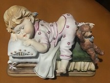 Bambina e orsacchiotto Porcellana Capodimonte firmata  Viertasca
