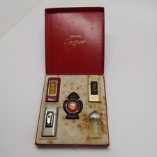 5 mini profumi Cartier in cofanetto 14x16x3 cm. Macchie diffuse internamente