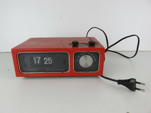Vecchia radio con orologio - vecchia,