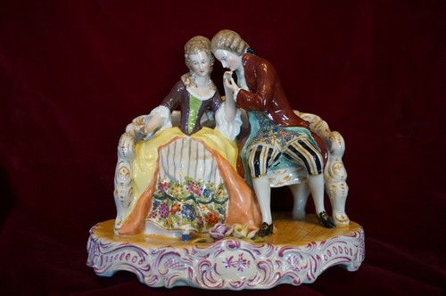 Antica statuina porcellana
