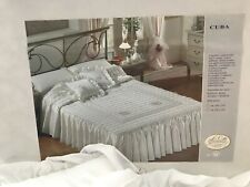 Copriletto Ricamato Con 3 Volants, Pizzo Sangallo, 2 Cuscini