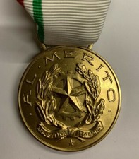 2869 - Medaglia "Al Merito della Croce Rossa Italiana" - Grado oro (dorata)