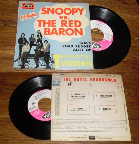 The royal guardsmen snoopy - the,