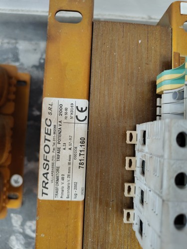 Trasformatore trifase - , di