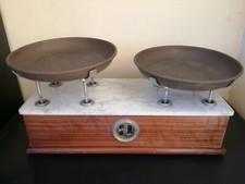 VECCHIA BILANCIA CASSA IN LEGNO E MARMO CON PIATTI IN OTTONE - FARMACIA, ARREDO 