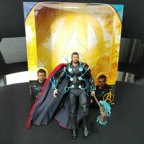 Nuovo mafex 104 - nuovo, avengers