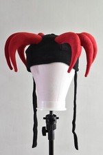 Cappello nuovo con etichette