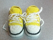 Scarpine neonato eseguite ad uncinetto - tipo ginnastica - regalo misura 10 cm