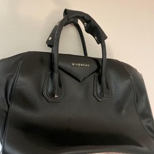 GIVENCHY