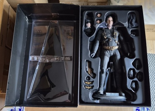 Hot toys batman - toys, begins