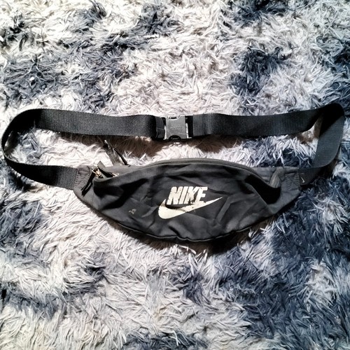 Marsupio nike nero sul petto - marsupio,