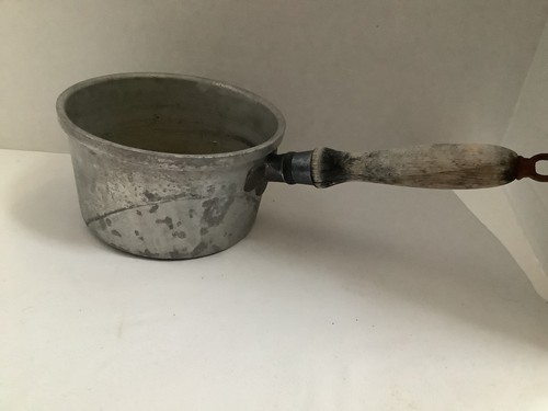 Primitiva vecchia pentola - , in