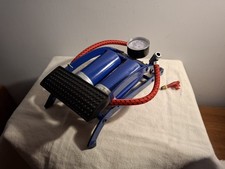 Pompa a pedale gonfiatore ruote bici auto moto ecc...con manometro