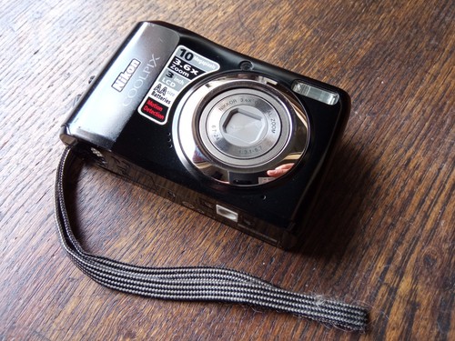 Nikon coolpix black 10mp - nikon,