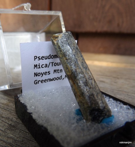 Muscovite pseudomorfo dopo - ,