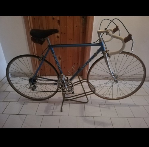 Bicicletta corsa vicini - bicicletta,