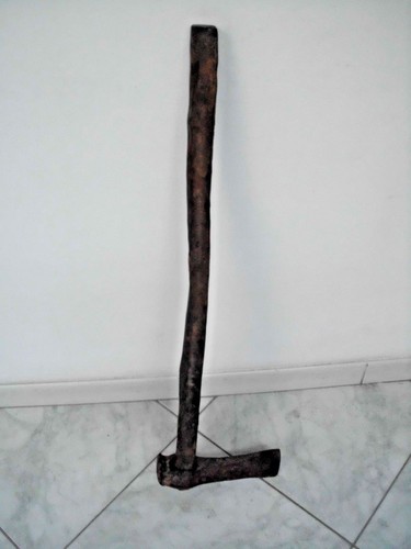Antica ascia vecchia accetta - ascia,