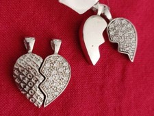 Ciondolo cuore spezzato in argento 925 pavè di zirconi, due varianti