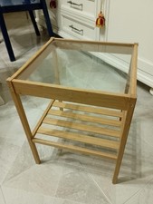 Tavolino con ripiano in vetro