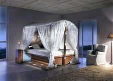Letto a baldacchino con il