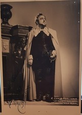 foto in bianco e nero, cm.  18x12,5 con autografo del baritono Carlo Tagliabue