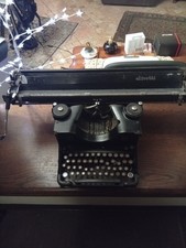 Macchina da Scrivere Olivetti