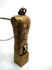 Collana con ciondolo scultura