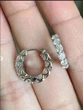 2Ct Round Moissanite