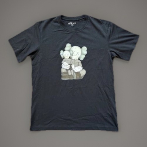Kaws uniqlo graphich - kaws,