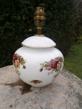 LAMPADA DA TAVOLO ROYAL ALBERT
