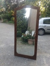 Grande specchiera verticale in legno, lastronata in mogano, intarsiato in acero