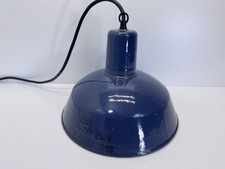 Vecchia lampada da fabbrica