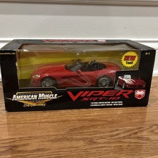 ERTL AMERICAN MUSCLE  2003 DODGE VIPER SRT-10 .  Red  1:18 Scale Die Cast.