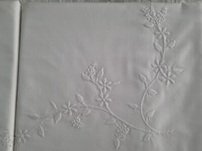 Lenzuola ricamate a punto