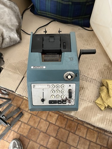 Calcolatrice meccanica vintage - meccanica,