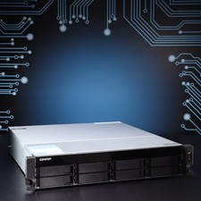 QNAP Turbo Station TS-883XU //