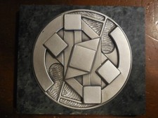 scultura placca i 5 soli del