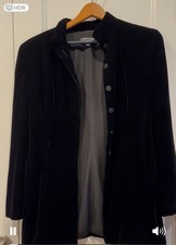 Giorgio Armani - Blazer nero in velluto con bottoni davanti Milano, Italia, taglia 46