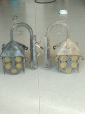 Coppia di lampade da esterno a lanterna in ferro battuto e vetro anni 60