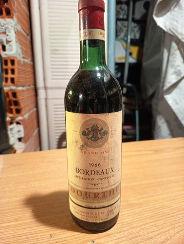 Vintage vino rosso bordeaux - vintage,
