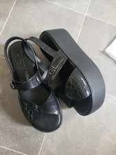 Rari sandali con plateau neri