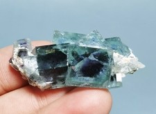 Cristallo di fluorite cubica