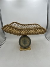 Antica bilancia neonato