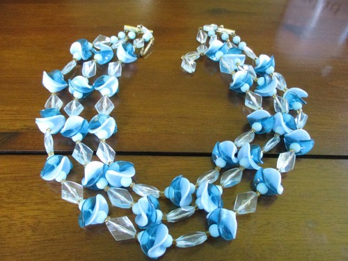 Collana tre fili plastica - a,