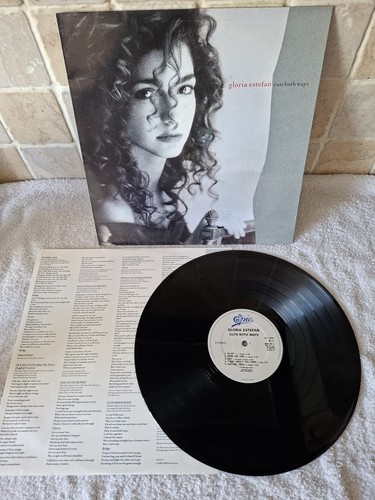 Gloria estefan cuts both - gloria,